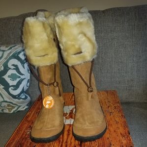 BNWT Cushe suede boots, tan color, sz 11